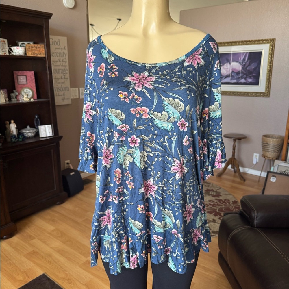 Paisley Raye blue floral short ruffled sleeves longer neckline blouse-size 0X